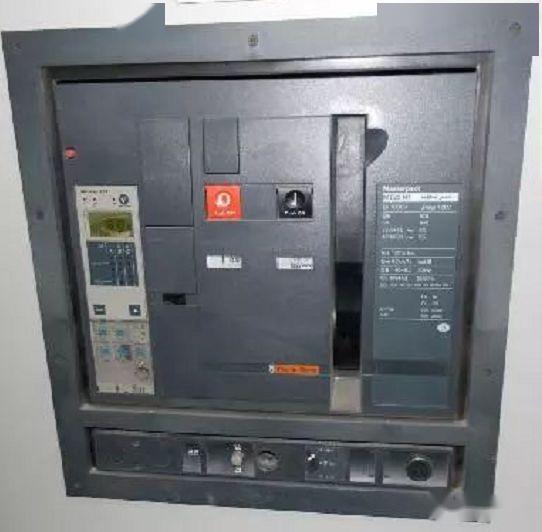 配電室中有哪些類型的低壓配電柜電壓？配電柜主要內(nèi)部組件是什么？