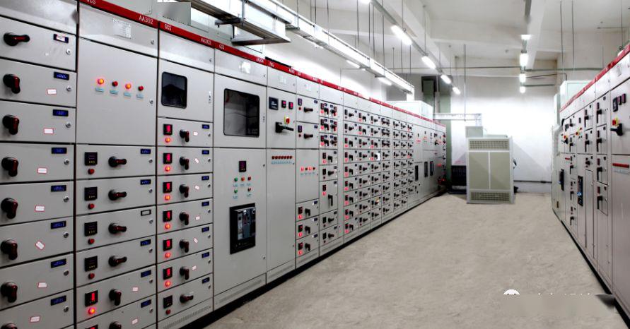 配電室中有哪些類型的低壓配電柜電壓？配電柜主要內(nèi)部組件是什么？
