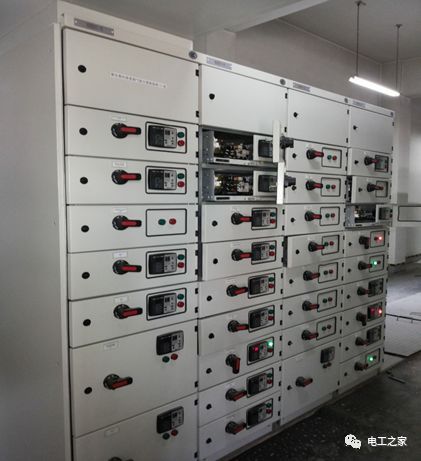 一條完成開關(guān)柜安裝，電纜橋架施工，電纜敷設(shè)及布線施工，照明配電箱施工