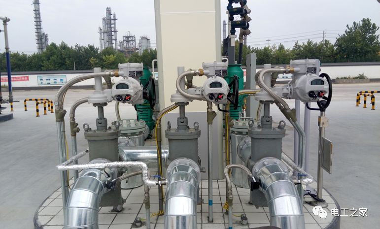 一條完成開關(guān)柜安裝，電纜橋架施工，電纜敷設(shè)及布線施工，照明配電箱施工