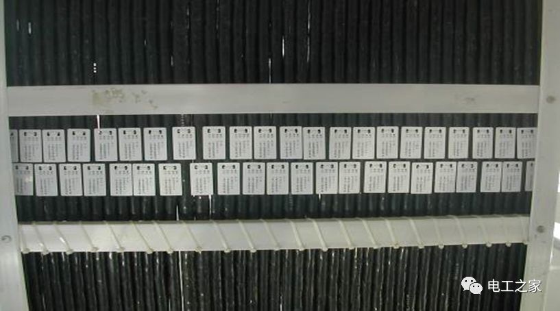 一條完成開關(guān)柜安裝，電纜橋架施工，電纜敷設(shè)及布線施工，照明配電箱施工