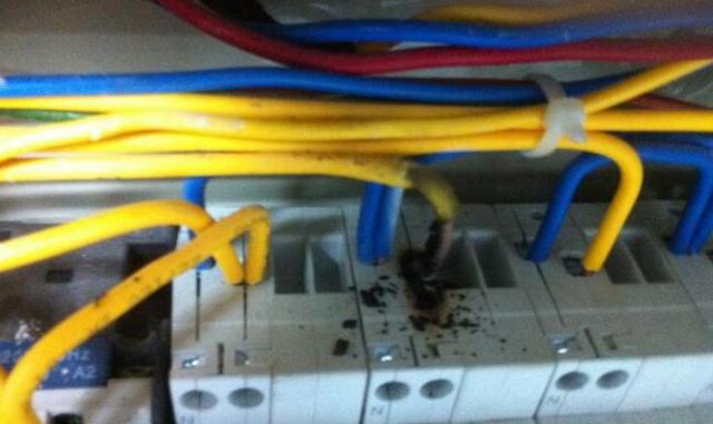 即使a 配電箱也不是一個(gè)真正的壞電工。