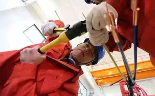 你認為配電箱系統(tǒng)圖怎么樣？圖片中的符號是什么意思？