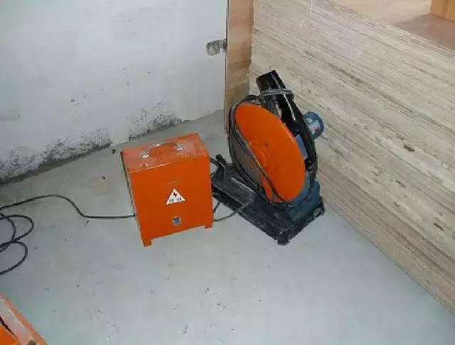 施工現(xiàn)場臨時用電配電箱及開關(guān)箱配置和使用說明，圖示詳圖