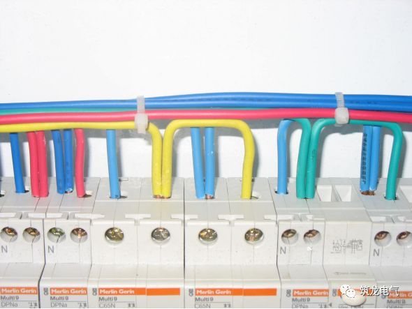 《建筑電氣工程施工質(zhì)量驗(yàn)收規(guī)范》GB50303-2015 配電箱(機(jī)柜)安裝詳細(xì)說明！