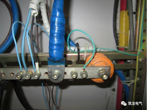 《建筑電氣工程施工質(zhì)量驗(yàn)收規(guī)范》GB50303-2015 配電箱(機(jī)柜)安裝詳細(xì)說明！