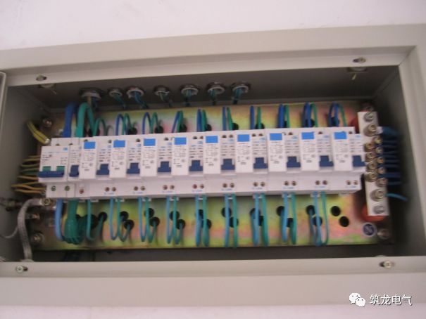 《建筑電氣工程施工質(zhì)量驗(yàn)收規(guī)范》GB50303-2015 配電箱(機(jī)柜)安裝詳細(xì)說明！