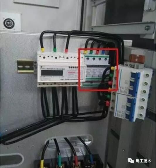分析了配電箱的內(nèi)部結(jié)構(gòu)，誰能理解它？