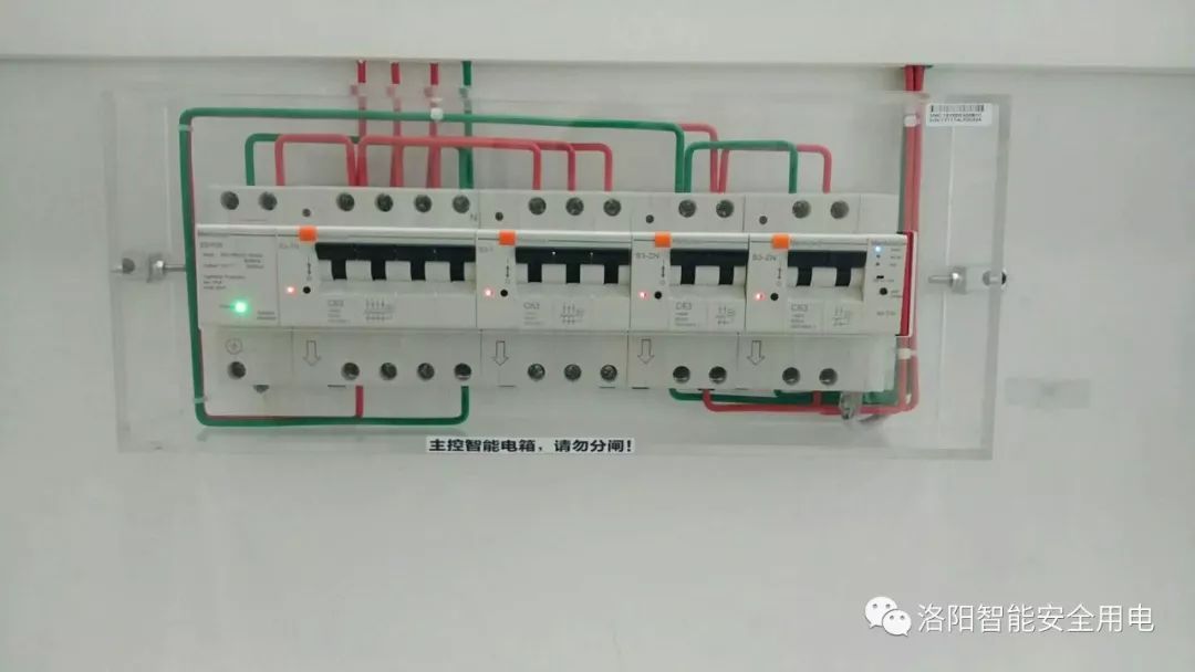 家居裝飾配電箱像這樣布線？難怪店主不給你錢