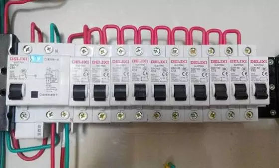 家庭配電箱分配如何合理？這種裝置確保你的家在50年內(nèi)不會(huì)被絆倒。