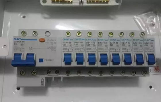 家庭配電箱分配如何合理？這種裝置確保你的家在50年內(nèi)不會(huì)被絆倒。